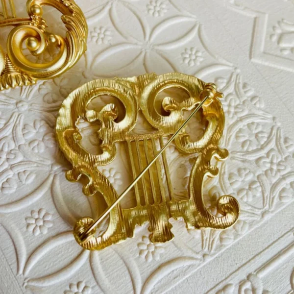 Vintage Golden Harp Brooch Jewelry Musical Suit Pin For Cardigan Sweater Retro Gift Items - Image 2